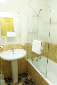 Koupelna v ubytování Hostal Jaufil