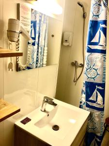 Gallery image of H&ocirc;tel Colis&eacute;e-Verdun Centre Gare Saint-Roch in Montpellier