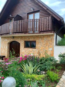 Ein Garten an der Unterkunft Guesthouse Stefanac