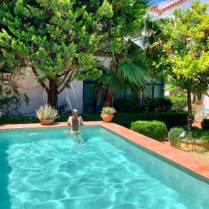 Swimming pool sa o malapit sa Apartamentos Los Patios de la Judería