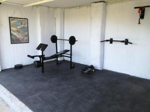 Fitness centrum a/nebo fitness zařízení v ubytování Sunny Coco mat villa in Katelios with a sea view