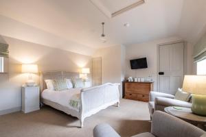 Een bed of bedden in een kamer bij The Ship At Dunwich