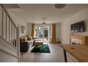 Gallery image of Peaceful terrace house with allocated parking bay in Reading