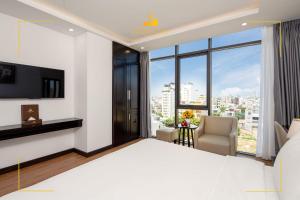 Sjónvarps- og/eða afþreyingartæki á Golden Line Hotel Danang