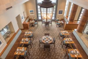 an overhead view of a restaurant with tables and chairs at Town Lodge Gqeberha in Port Elizabeth