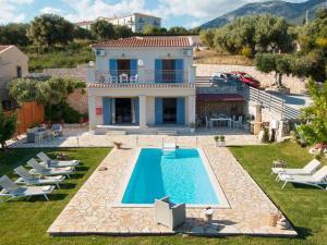 Swimmingpoolen hos eller tæt på Trapezaki Villas, Seafront Accommodation