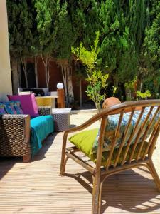 a wooden bench sitting on a wooden deck at Casa Francesca Altea piscina y aparcamiento privado in Altea
