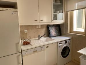 Kuchyňa alebo kuchynka v ubytovaní Luxury Apartment Penthouse in Sotogrande Paseo del Mar