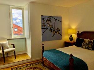 Un pat sau paturi într-o cameră la Lisbon Chiado One