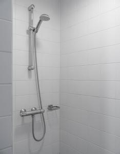 a shower with a shower head in a bathroom at Vakantiepark Broedershoek in Koudekerke