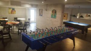 B&B Hotel Mattli Übernachtung Frühstück的游戏室