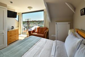 Vuode tai vuoteita majoituspaikassa Beacon House B&B Brixham