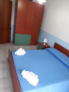 Ένα ή περισσότερα κρεβάτια σε δωμάτιο στο Appartamenti Don Guglie'