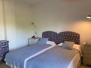 Posteľ alebo postele v izbe v ubytovaní Luxury Apartment Penthouse in Sotogrande Paseo del Mar