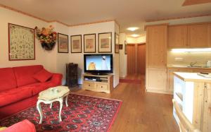 Telewizja i/lub zestaw kina domowego w obiekcie Family Apartment FUCHS Bad Kleinkirchheim