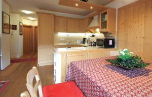 Kuchnia lub aneks kuchenny w obiekcie Family Apartment FUCHS Bad Kleinkirchheim