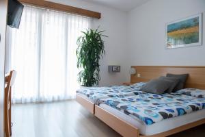Rúm í herbergi á Garni Moderno