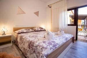 Postel nebo postele na pokoji v ubytování Apartmani Jurman