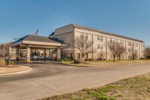 a large building with a road in front of it at Baymont by Wyndham Oklahoma City/Quail Springs in Oklahoma City