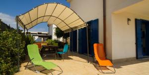 Patio alebo iná vonkajšia časť ubytovania Villa Calabernardo