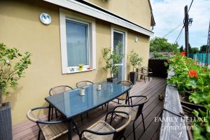 Vonkajšia záhrada v ubytovaní Family Deluxe Apartments