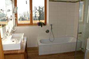 Gallery image of Pension Christina in Unterach am Attersee