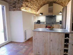 Kuchnia lub aneks kuchenny w obiekcie MONELLS - CASA Rural - CAN FELIP