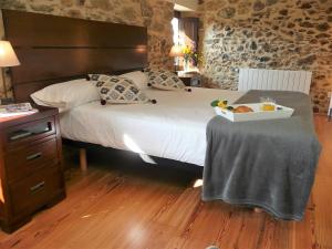 Łóżko lub łóżka w pokoju w obiekcie MONELLS - CASA Rural - CAN FELIP