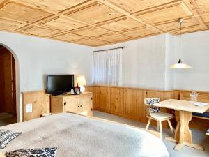 Voodi või voodid majutusasutuse Hotel Engiadina toas
