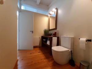 A bathroom at MONELLS - CASA Rural - CAN FELIP