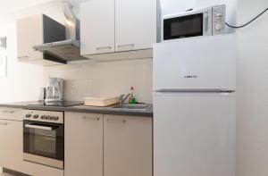 Kuchyň nebo kuchyňský kout v ubytování Apartmani Perak + 33 fotografií