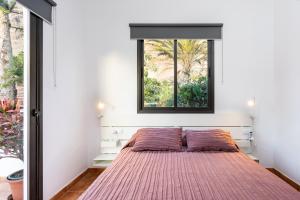 Postel nebo postele na pokoji v ubytování Apartamentos Los Mirlos + 37 fotografií