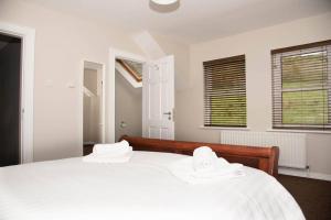 Letto o letti in una camera di Hillside House- Wild Atlantic Way
