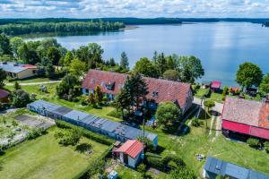 an aerial view of a house on the shore of a lake at Domek nad jeziorem Dobskim - Fuleda 5 in Fuleda