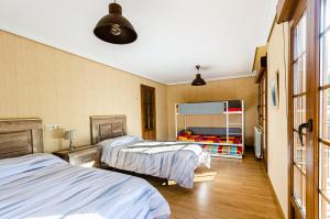 a bedroom with two beds and a bunk bed at Casa Almoravid in Daroca de Rioja