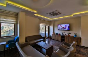 a waiting room with a couch and a tv at Amasra Sunrise Otel in Bartın