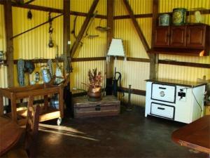 a room with a kitchen with a stove in it at Estancia Don Jose- GuenGuel in Río Mayo