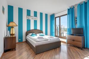 Posteľ alebo postele v izbe v ubytovaní Szafarnia Apartments Old Town
