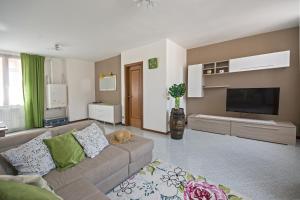 a living room with a couch and a flat screen tv at Casa Regina in Salò
