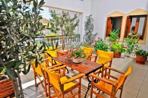 Balkón nebo terasa v ubytování Pegasus Hotel & Coastal Cafe