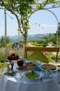 אפשרויות ארוחת הבוקר המוצעות לאורחים ב-Tre colline in langa