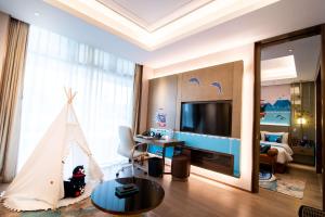 TV a/nebo společenská místnost v ubytování Radisson Suzhou
