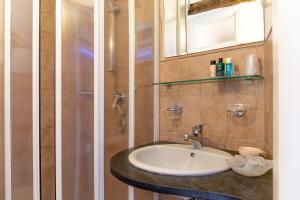 a bathroom with a sink and a shower at Via Del Santo - FrancamariaDotCom in Vernazza