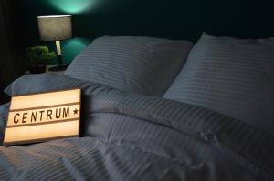 a bed with a sign that says centrum on it at Apartament Centrum in Szklarska Poręba