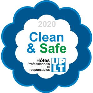 eine blaue Wolke mit einem sauberen und sicheren Etikett in der Unterkunft Appartamento La Terrasse Zen Five stars Holiday House in Nizza