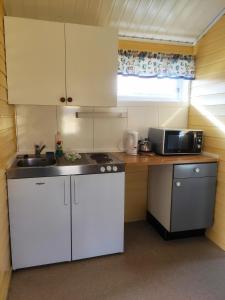 Kuchyň nebo kuchyňský kout v ubytování Målselvfossen Feriesenter
