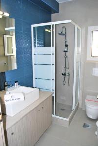 Ένα μπάνιο στο Q Luxury Rooms Paleros
