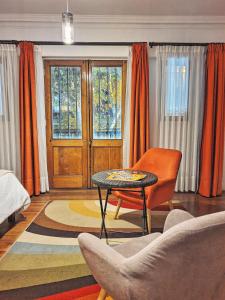 Uma área de estar em Hostal Boutique Casa La Barca