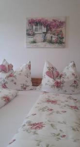 A bed or beds in a room at Hof Zaunfranzl