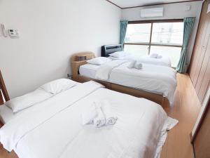 Tempat tidur dalam kamar di Itsukaichi First Villa Hiroshima